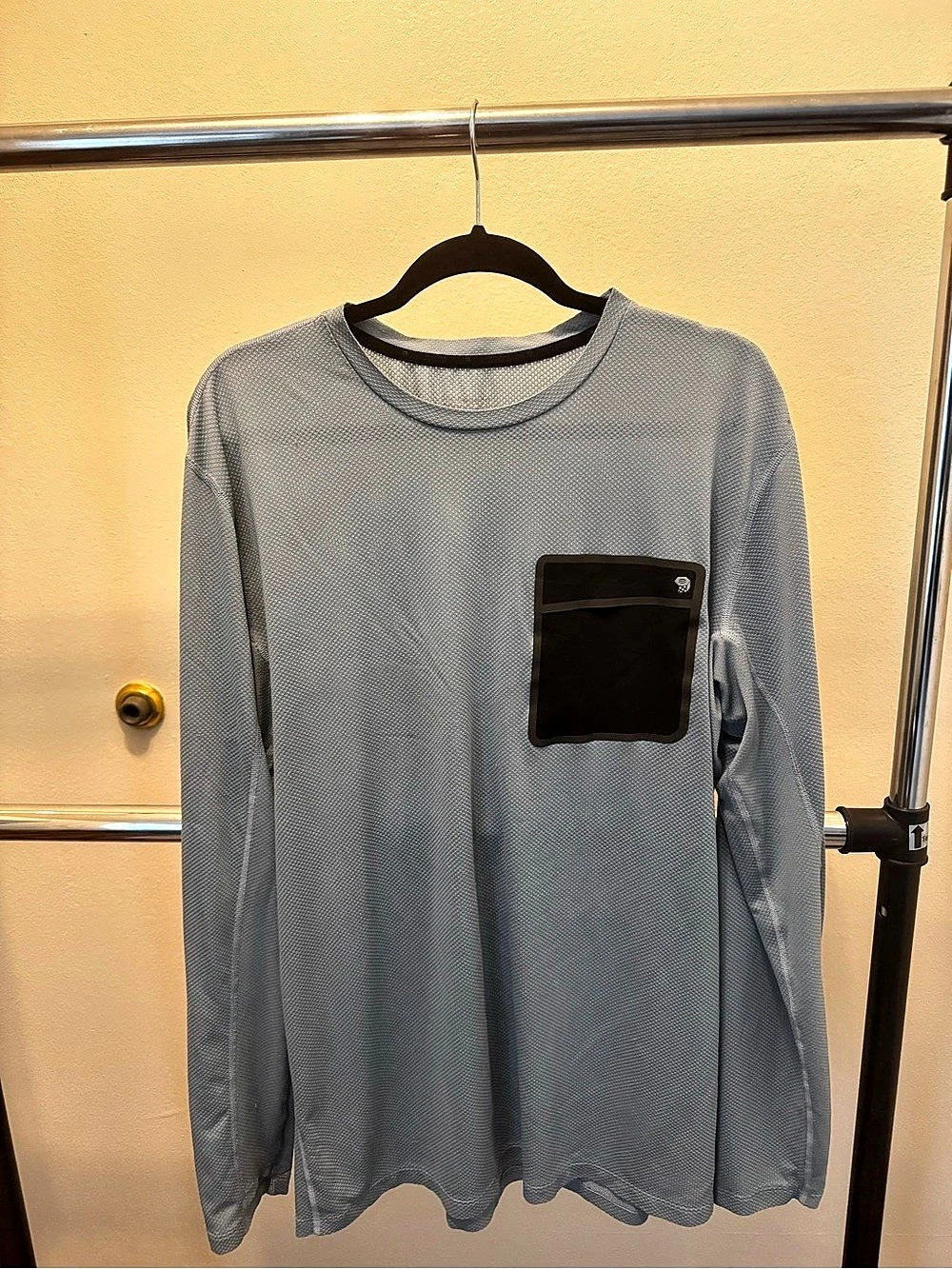 Mountain Hardwear Men’s XL Long Sleeve Performance Shirt Blue Gray Pocket